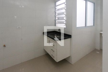 Cozinha de apartamento para alugar com 1 quarto, 40m² em Parque São Rafael, São Paulo