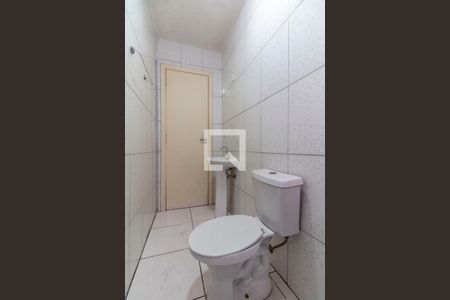 Banheiro de casa para alugar com 1 quarto, 23m² em Parque Guarani, São Paulo