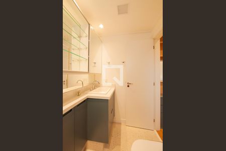 Apartamento à venda com 96m², 2 quartos e 2 vagasBanheiro da Suíte 1