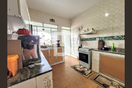 Cozinha de casa à venda com 4 quartos, 228m² em Caiçara-adelaide, Belo Horizonte