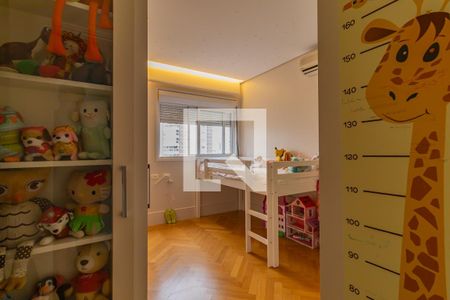 Apartamento à venda com 235m², 4 quartos e 4 vagas Apartamento à venda com 235m², 4 quartos e 4 vagasSuíte 3