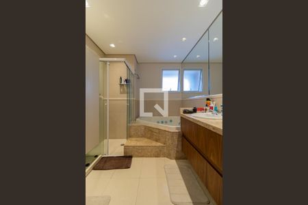 Apartamento à venda com 235m², 4 quartos e 4 vagas Apartamento à venda com 235m², 4 quartos e 4 vagasBanheiro da Suíte 1