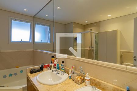 Apartamento à venda com 235m², 4 quartos e 4 vagas Apartamento à venda com 235m², 4 quartos e 4 vagasBanheiro da Suíte 1