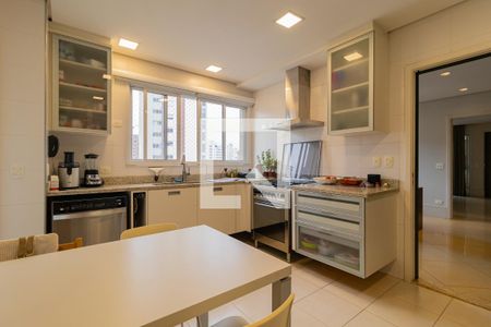Apartamento à venda com 235m², 4 quartos e 4 vagas Apartamento à venda com 235m², 4 quartos e 4 vagasCozinha