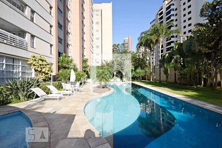 Apartamento à venda com 235m², 4 quartos e 4 vagas Apartamento à venda com 235m², 4 quartos e 4 vagasÁrea comum - Piscina