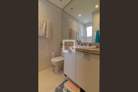 Apartamento à venda com 235m², 4 quartos e 4 vagas Apartamento à venda com 235m², 4 quartos e 4 vagasBanheiro da Suíte 2