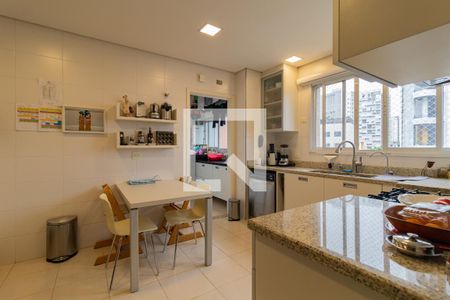 Apartamento à venda com 235m², 4 quartos e 4 vagas Apartamento à venda com 235m², 4 quartos e 4 vagasCozinha