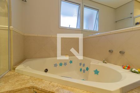 Apartamento à venda com 235m², 4 quartos e 4 vagas Apartamento à venda com 235m², 4 quartos e 4 vagasBanheiro da Suíte 1