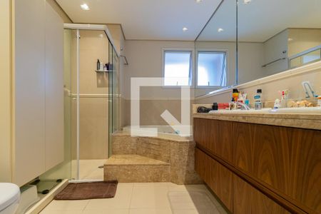 Apartamento à venda com 235m², 4 quartos e 4 vagas Apartamento à venda com 235m², 4 quartos e 4 vagasBanheiro da Suíte 1