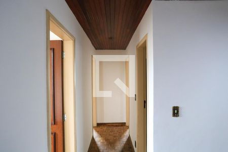 Corredor de apartamento à venda com 3 quartos, 120m² em Serra, Belo Horizonte