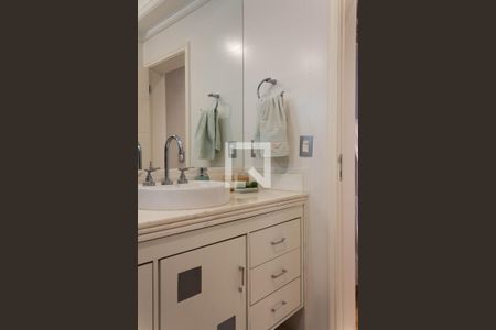 Casa de condomínio para alugar com 480m², 5 quartos e 6 vagasBanheiro da Suíte 2