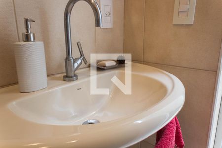 Casa de condomínio para alugar com 480m², 5 quartos e 6 vagasBanheiro da Área comum