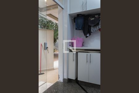 Casa de condomínio para alugar com 480m², 5 quartos e 6 vagasÁrea de Serviço