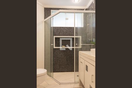 Casa de condomínio para alugar com 480m², 5 quartos e 6 vagasBanheiro da Suíte 2