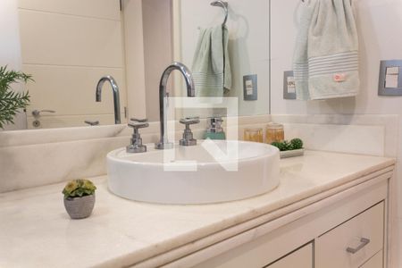 Casa de condomínio para alugar com 480m², 5 quartos e 6 vagasBanheiro da Suíte 2