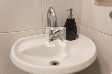 Casa de condomínio para alugar com 480m², 5 quartos e 6 vagasBanheiro da Suíte de serviço