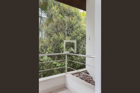 Casa de condomínio para alugar com 480m², 5 quartos e 6 vagasVaranda da Suíte 2