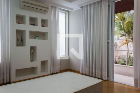 Casa de condomínio para alugar com 480m², 5 quartos e 6 vagasSuíte 2