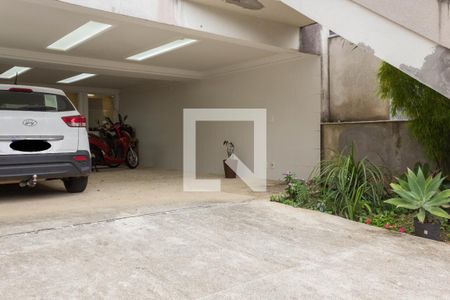 Casa de condomínio para alugar com 480m², 5 quartos e 6 vagasGaragem
