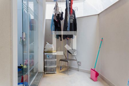 Casa de condomínio para alugar com 480m², 5 quartos e 6 vagasÁrea de Serviço