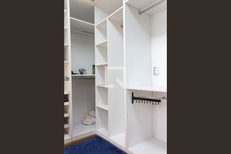 Casa de condomínio para alugar com 480m², 5 quartos e 6 vagasCloset da Suíte 3