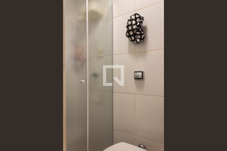 Casa de condomínio para alugar com 480m², 5 quartos e 6 vagasBanheiro da Suíte de serviço