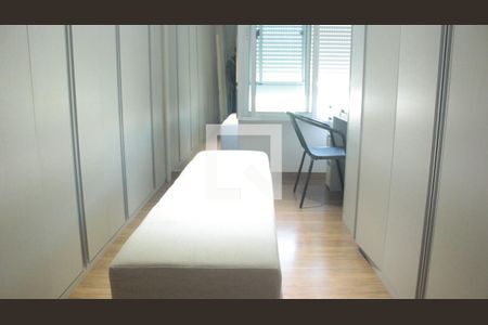 Apartamento à venda com 144m², 3 quartos e 3 vagasCloset da suíte 2