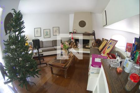 Sala 1 de casa para alugar com 6 quartos, 302m² em Caxingui, São Paulo
