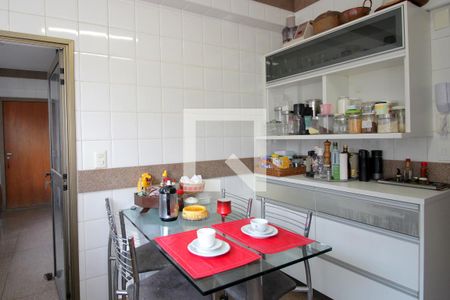 Apartamento à venda com 183m², 4 quartos e 4 vagasCozinha