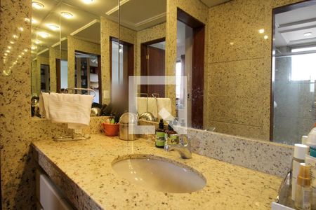 Apartamento à venda com 183m², 4 quartos e 4 vagasBanheiro das semi suites