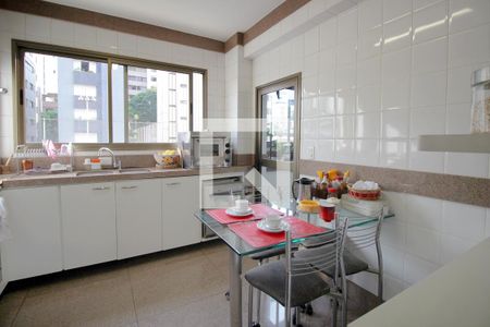 Apartamento à venda com 183m², 4 quartos e 4 vagasCozinha