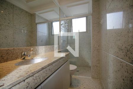 Apartamento à venda com 183m², 4 quartos e 4 vagasBanheiro da Suíte 2