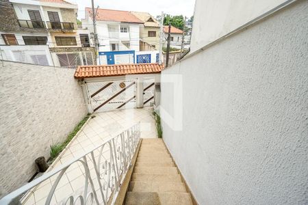 Casa à venda com 158m², 3 quartos e 4 vagasEscada de entrada