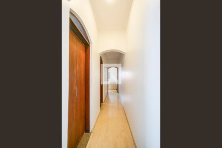 Casa à venda com 158m², 3 quartos e 4 vagasCorredor dos quartos