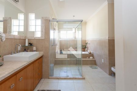 Casa à venda com 900m², 4 quartos e 8 vagasBanheiro 