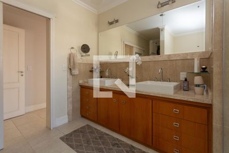 Casa à venda com 900m², 4 quartos e 8 vagasBanheiro 