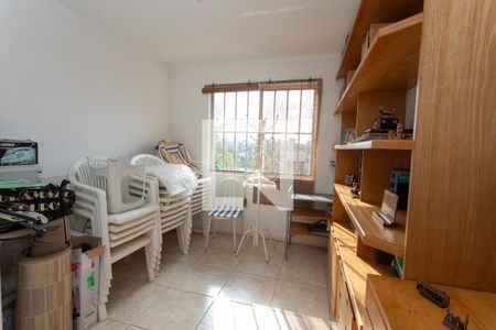 Casa à venda com 900m², 4 quartos e 8 vagasArea de serviço 