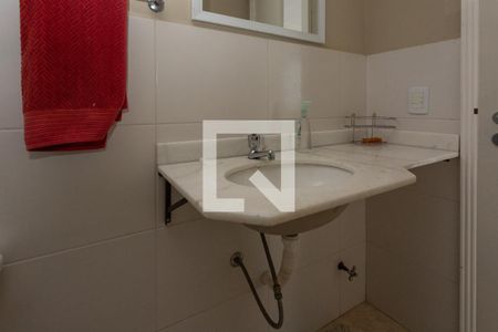 Casa à venda com 900m², 4 quartos e 8 vagasBanheiro de serviço 