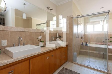 Casa à venda com 900m², 4 quartos e 8 vagasBanheiro 