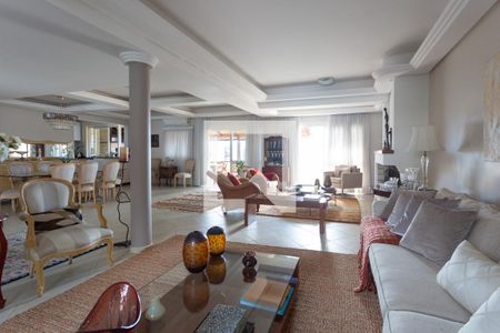 Sala de casa à venda com 4 quartos, 900m² em Vila Jardim, Porto Alegre