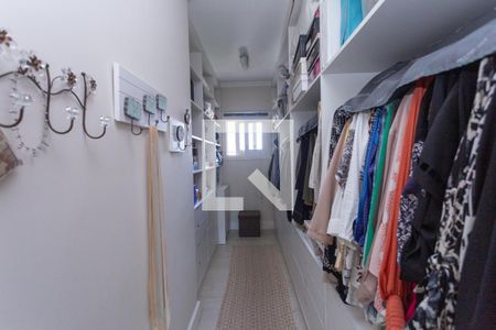 Casa à venda com 900m², 4 quartos e 8 vagasCloset 