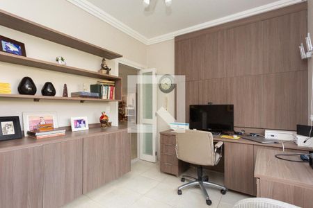 Casa à venda com 900m², 4 quartos e 8 vagasEscritório 