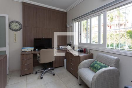 Casa à venda com 900m², 4 quartos e 8 vagasEscritório 