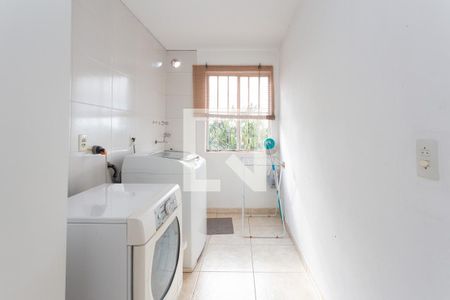 Casa à venda com 900m², 4 quartos e 8 vagasArea de serviço 