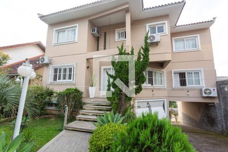 Casa à venda com 900m², 4 quartos e 8 vagasFachada 