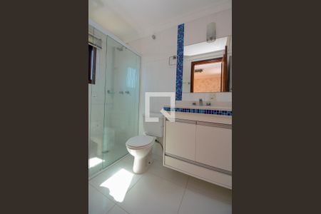 Casa de condomínio para alugar com 450m², 5 quartos e 5 vagasBanheiro da Suíte 4