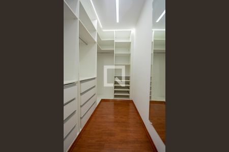 Casa de condomínio para alugar com 450m², 5 quartos e 5 vagasSuite 2 - closet