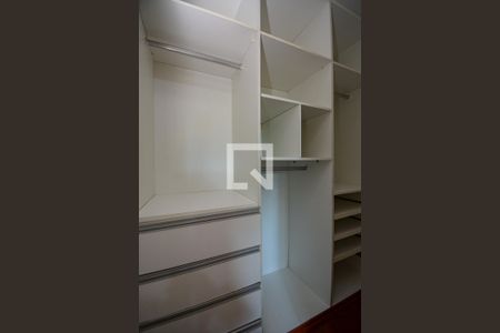 Casa de condomínio para alugar com 450m², 5 quartos e 5 vagasSuite 3 - armariios