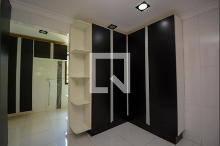 Casa de condomínio para alugar com 450m², 5 quartos e 5 vagasCozinha - Armários