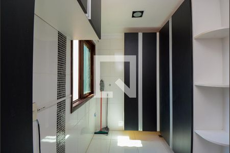 Casa de condomínio para alugar com 450m², 5 quartos e 5 vagasCozinha - dispensa